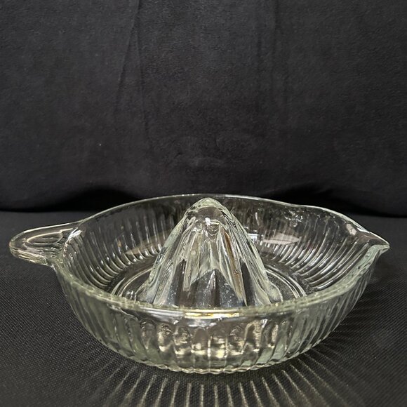 Vintage Ribbed Clear Glass Fruit Juicer with Handle and Pouring Spout - Picture 4 of 11